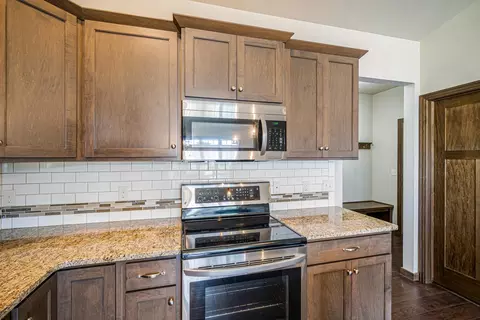 Kitchen - 3758 N Wayside Ln, Appleton, WI 54913 photo 5 of 7