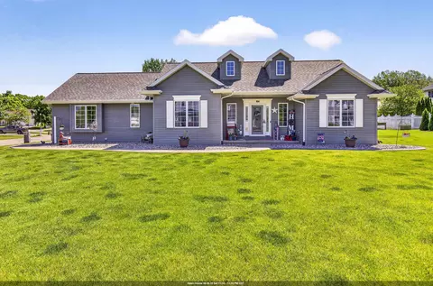 1795 Gateway Meadows Ln, Neenah, WI 54956