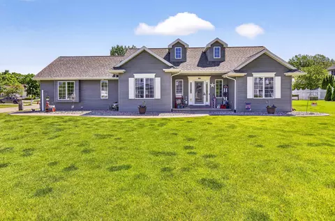 1795 Gateway Meadows Ln, Neenah, WI 54956