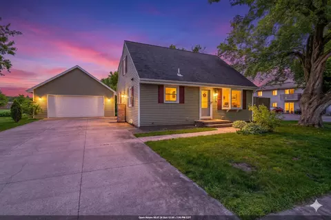 1932 Maplecrest Dr, Appleton, WI 54915