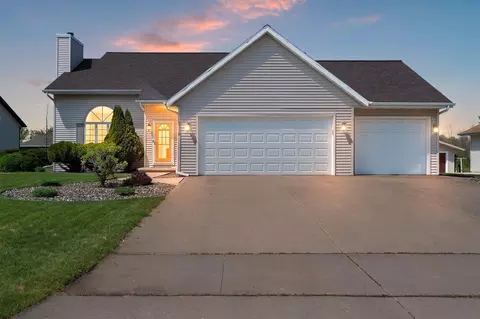 2316 Maddy Ct, Green Bay, WI 54303