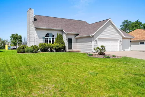 2316 Maddy Ct, Green Bay, WI 54303