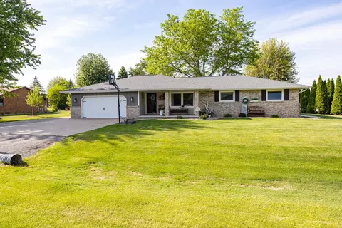 w2593 Colonial Court, Appleton, WI 54915