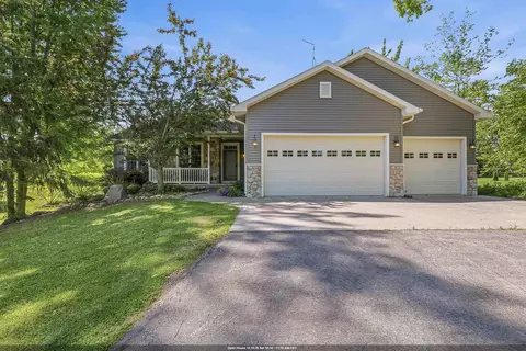 w7974 Thomaswood Trail, Fond Du Lac, WI 54937