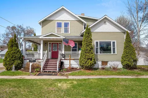 230 Pine St, Peshtigo, WI 54157