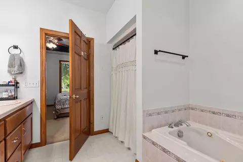 Bath - 3497 Rosenberry Ct, Appleton, WI 54914 photo 1 of 5