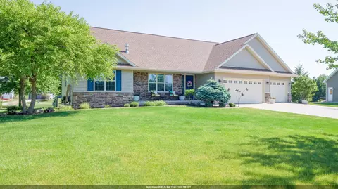 1024 N Summer Breeze Ln, Greenville, WI 54942
