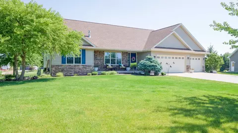 1024 N Summer Breeze Ln, Greenville, WI 54942