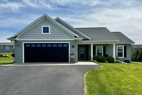 2300 Mayek Dr, Waupaca, WI 54981