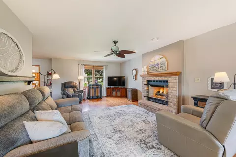Living - w6108 Long Court, Appleton, WI 54914 photo 3 of 4