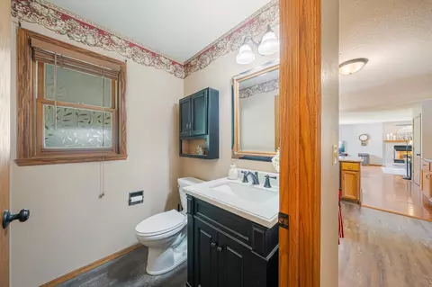 Bath - w6108 Long Court, Appleton, WI 54914 photo 1 of 5