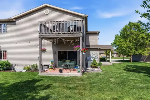 Exterior - 2361 E Plank Cir #D, Appleton, WI 54915 photo 4 of 6