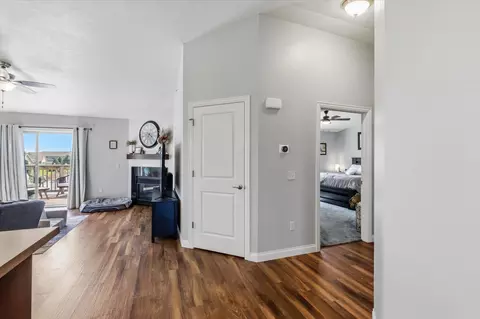 Entry Way - 2361 E Plank Cir #D, Appleton, WI 54915 photo 2 of 2