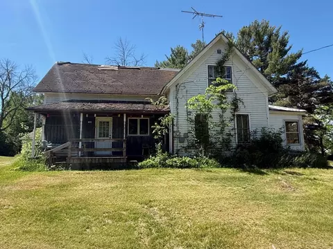 188 7th St, Clintonville, WI 54929