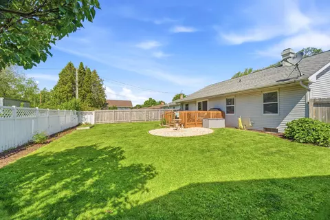 Exterior - 1917 E Glendale Ave, Appleton, WI 54911 photo 6 of 7