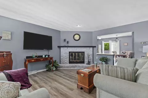 Living - 725 S Westhaven Pl #J, Appleton, WI 54914 photo 2 of 2