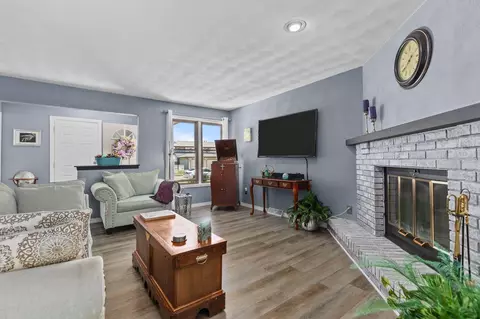 Living - 725 S Westhaven Pl #J, Appleton, WI 54914 photo 1 of 2