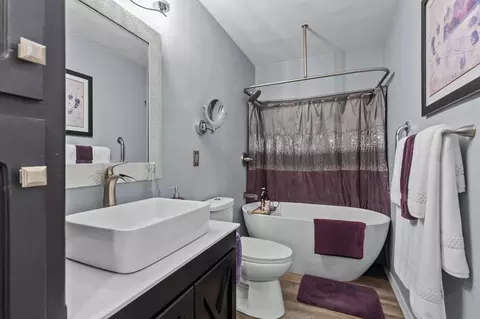 Bath - 725 S Westhaven Pl #J, Appleton, WI 54914 photo 1 of 2