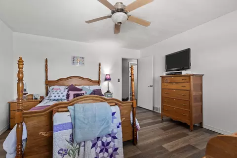 Bedroom - 725 S Westhaven Pl #J, Appleton, WI 54914 photo 2 of 5