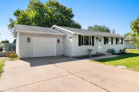 6796 Deuster St, Greenleaf, WI 54126
