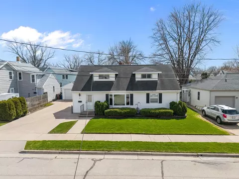 241 Sunset Dr, Menasha, WI 54952