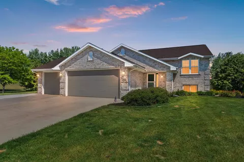 3054 Seafarer Way, Suamico, WI 54173
