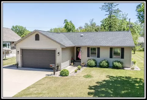 1504 Smith St, New London, WI 54961