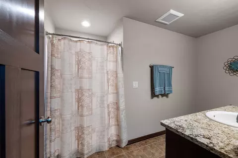 Bath - 5560 N Providence Ave, Appleton, WI 54913 photo 4 of 5