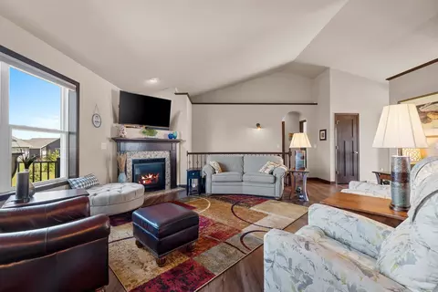 Living - 5560 N Providence Ave, Appleton, WI 54913 photo 4 of 5