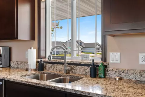 Kitchen - 5560 N Providence Ave, Appleton, WI 54913 photo 4 of 7