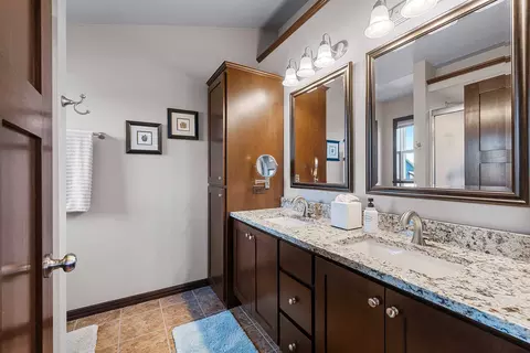 Bath - 5560 N Providence Ave, Appleton, WI 54913 photo 1 of 5