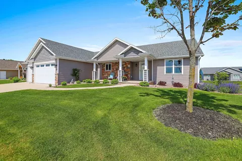 Exterior - 5560 N Providence Ave, Appleton, WI 54913 photo 2 of 11