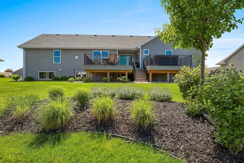 Exterior - 5560 N Providence Ave, Appleton, WI 54913 photo 9 of 11