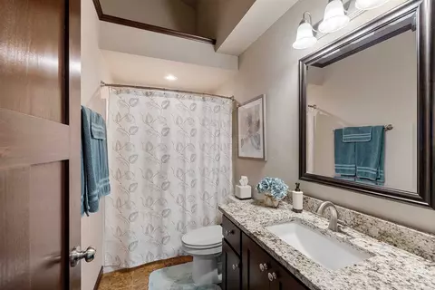 Bath - 5560 N Providence Ave, Appleton, WI 54913 photo 3 of 5