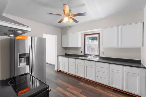 Kitchen - 809 N Durkee St, Appleton, WI 54911 photo 3 of 4