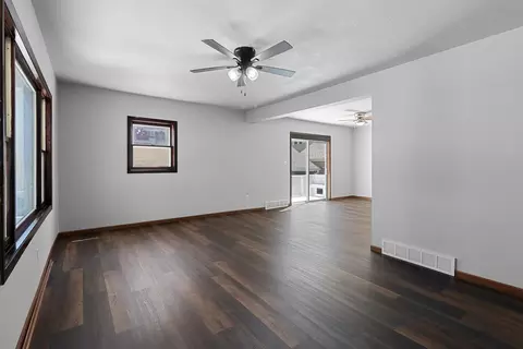 Living - 809 N Durkee St, Appleton, WI 54911 photo 2 of 5