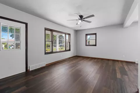 Living - 809 N Durkee St, Appleton, WI 54911 photo 1 of 5