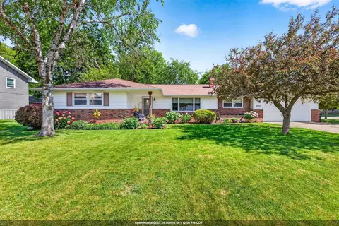 3320 Crestview Dr, Appleton, WI 54915