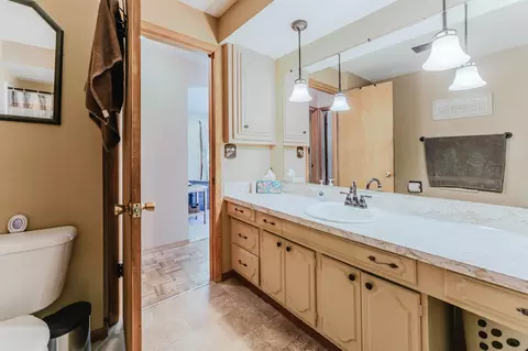 Bath - 727 Telulah Ave, Appleton, WI 54915 photo 4 of 5