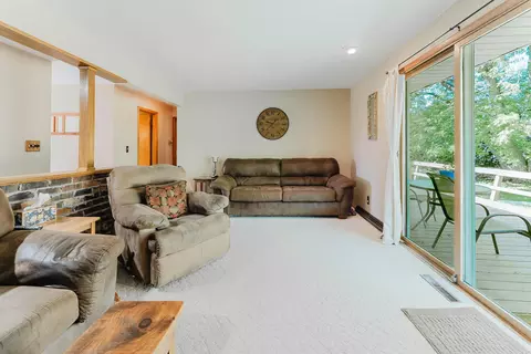Living - 727 Telulah Ave, Appleton, WI 54915 photo 3 of 4