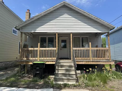 812 12th Ave, Menominee, MI 49858