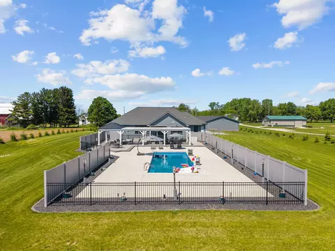 Exterior - 3007 Winnegamie Dr, Appleton, WI 54914 photo 6 of 20