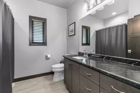 Bath - 3007 Winnegamie Dr, Appleton, WI 54914 photo 6 of 9