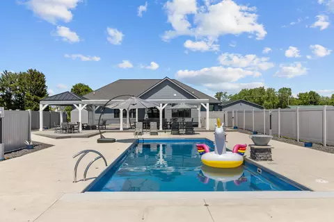 Exterior - 3007 Winnegamie Dr, Appleton, WI 54914 photo 2 of 20