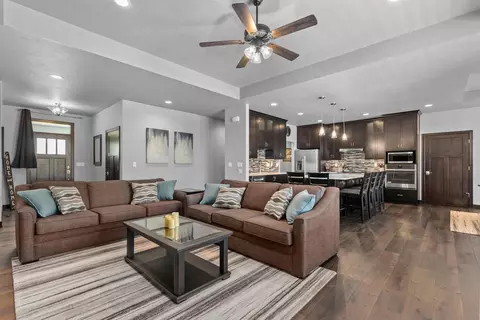 Living - 3007 Winnegamie Dr, Appleton, WI 54914 photo 3 of 6