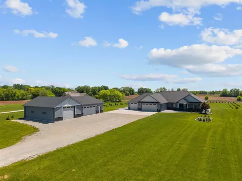 3007 Winnegamie Dr, Appleton, WI 54914