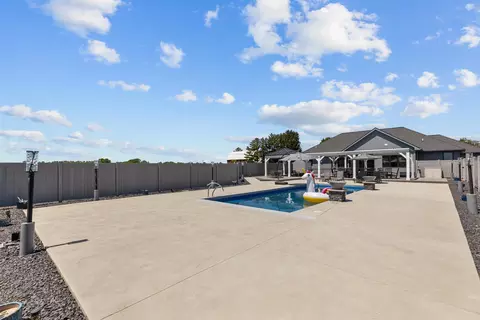 Exterior - 3007 Winnegamie Dr, Appleton, WI 54914 photo 18 of 20