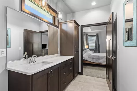 Bath - 3007 Winnegamie Dr, Appleton, WI 54914 photo 3 of 9
