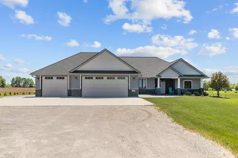 Exterior - 3007 Winnegamie Dr, Appleton, WI 54914 photo 5 of 20