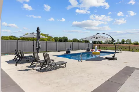 Exterior - 3007 Winnegamie Dr, Appleton, WI 54914 photo 12 of 20